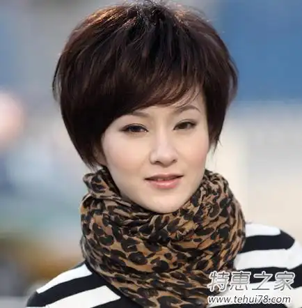 方脸短发发型图片:唯美清纯颇有女人味的方脸发型