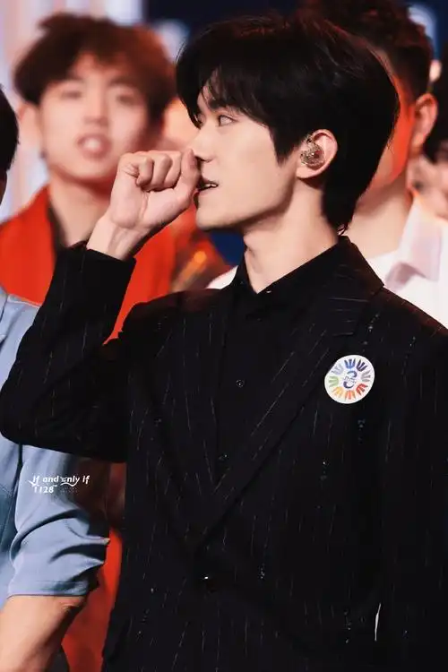 易烊千玺电影小小的我##易烊千玺不辞星海舞台#    是熠熠生辉大明星