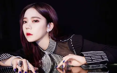 火箭少女101金属感高清桌面壁纸