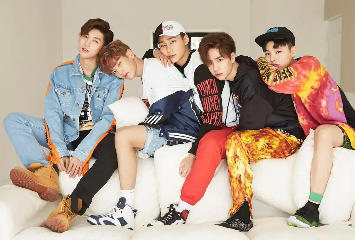 uniq出道三周年爆合照感恩粉丝一路同行