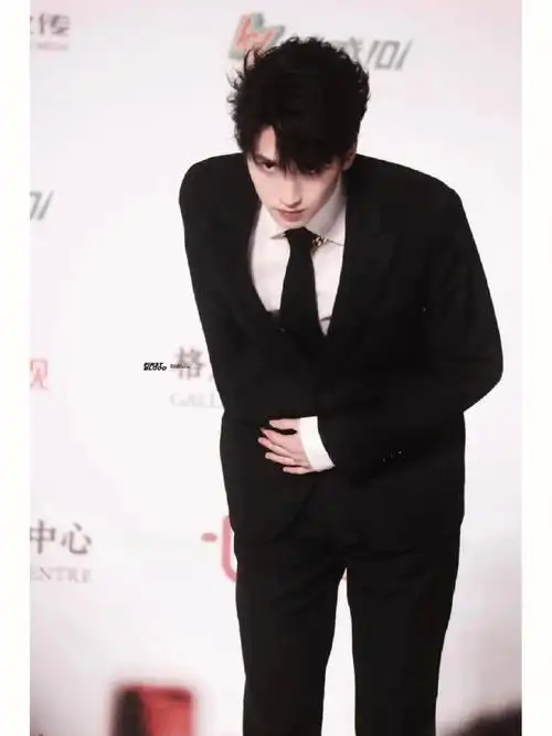 严浩翔高清壁纸