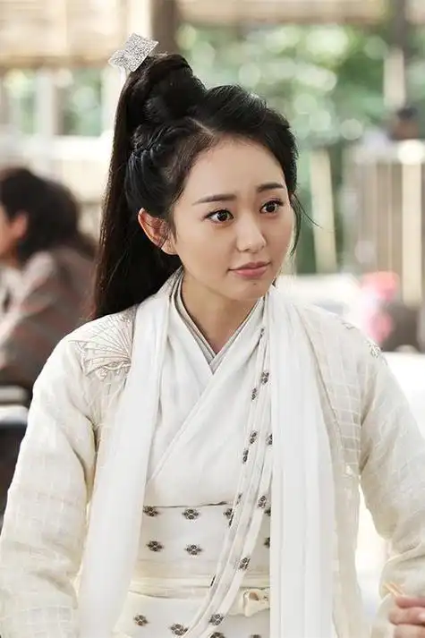 陆无双是神雕中一开局就出现了的女配,她的一生都算是孤苦的,幼年父母