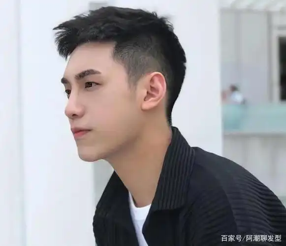 那么,在初夏男生到底有哪些清爽干净的发型适合剪呢?
