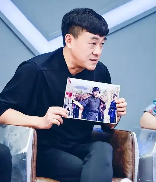 影视剧发展,因为演话剧挣得实在是太少了,他对演员挣钱这件事毫不避讳