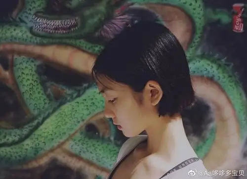 叛逆期过了以后又回归正常干干净净乖乖的感觉 ins感觉是个酷女孩