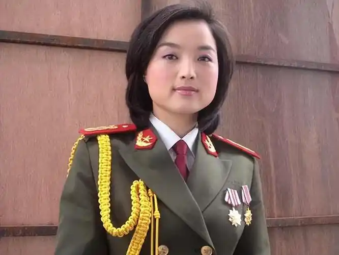 军旅歌手白雪:成名路上有坎坷,离婚后收获"完美爱情"插图11