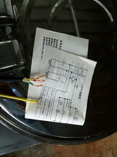 家里新买的电饼铛四根线都怎么接 其中三根在在一起包着有一根在外边