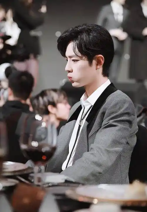 盘点肖战嘟嘴瞬间,粉丝:可爱不分年龄!_战战_进行_治愈