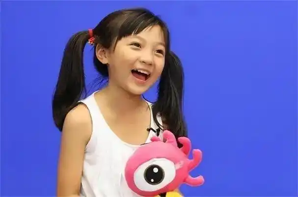 林妙可:"丰胸门,炫富门",为什么人们总跟这个小女孩过不去?