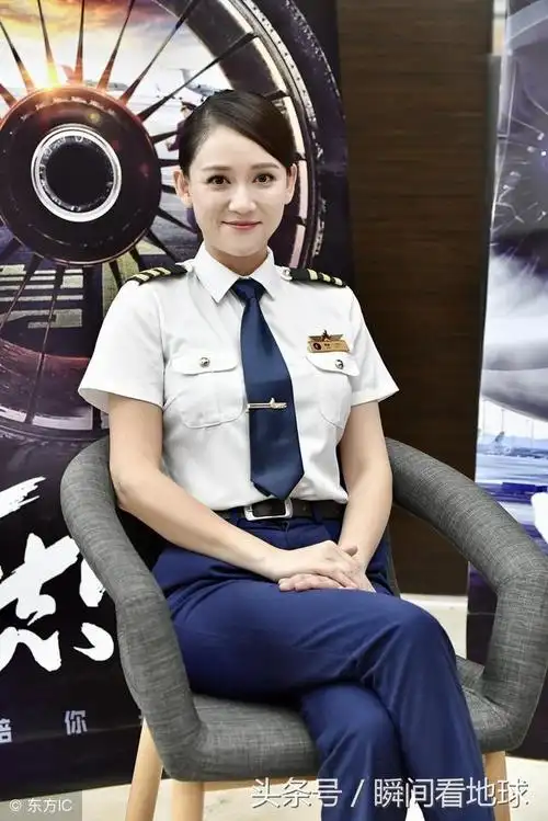 陈乔恩职业装美丽优雅大方