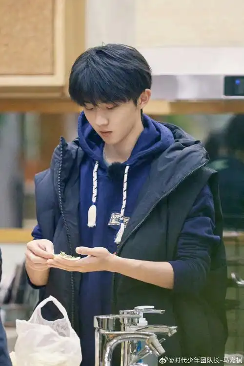 每次穿的厚厚的就会感觉马嘉祺是一只年下狗