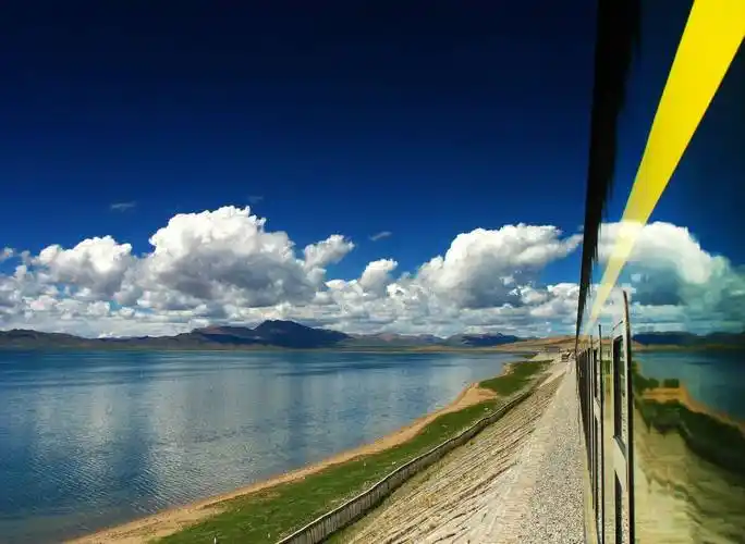 西藏拉萨羊湖旅游八天七晚旅游团费用西藏拉萨羊湖八日游旅游团花费