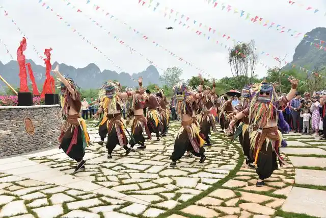 宁明举办壮族三月三骆越祈福祭祀大典