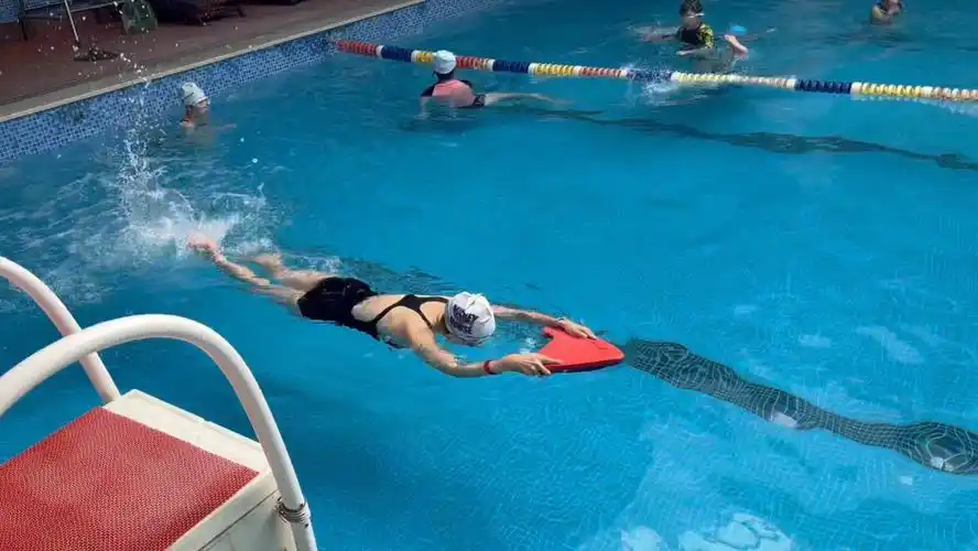 自由泳打腿练习求指点