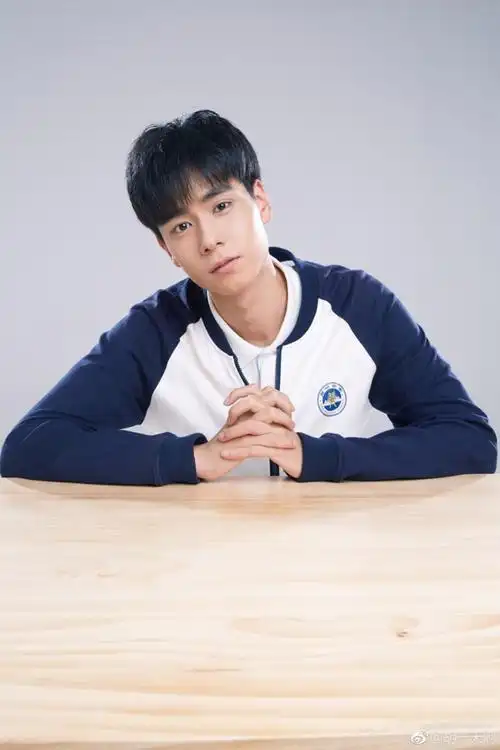 《致我们单纯的小美好》胡一天帅气剧照图片