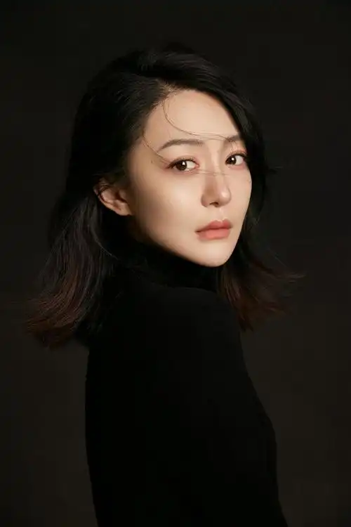 正青春高燃开播王紫潼展现都市新女性职场魅力