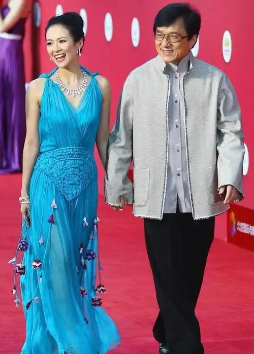 50位女星和成龙的合影曝光每一张经典又珍贵男帅女美都太惹眼