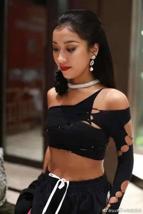 吉克隽逸腹肌路透图