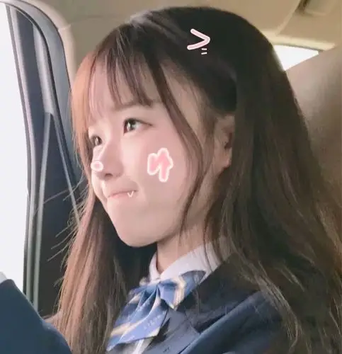 女生头像丨不想打开窗帘只是因为害怕看到那刺眼的阳光