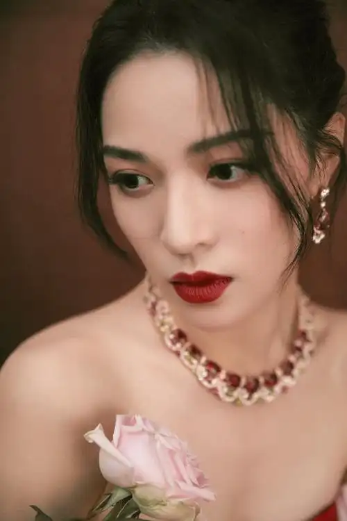 又被钟楚曦惊艳到宛如复古风玫瑰美人时尚女王是如何炼成的