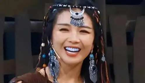 明星"烤瓷牙"有多抢眼?"嘴凸显老,牙比灯还亮",看看都有谁