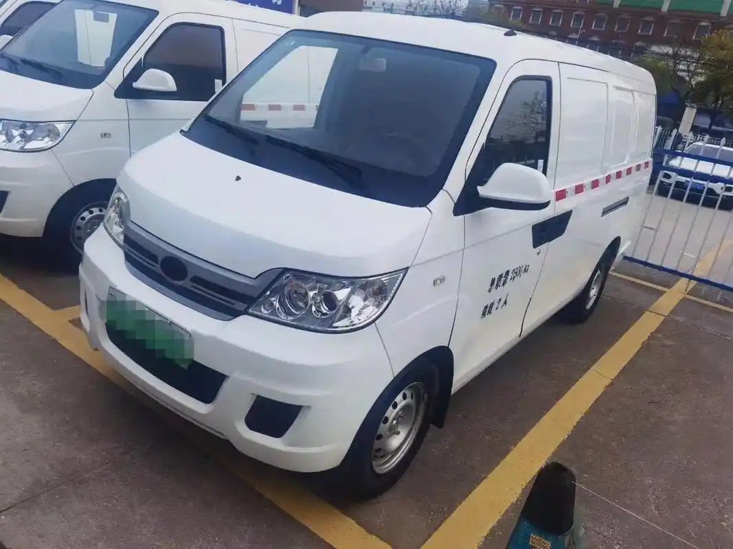 新到一批小型新能源面包车,和五菱荣光差不多大,续航3百多,总 - 抖音