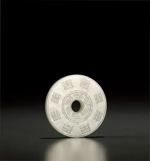 清·玉雕八卦纹玉璧