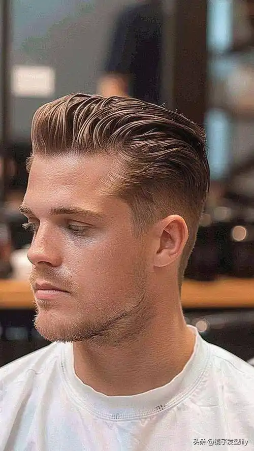 中年男士必备发型:两侧铲短背头,帅气有派头