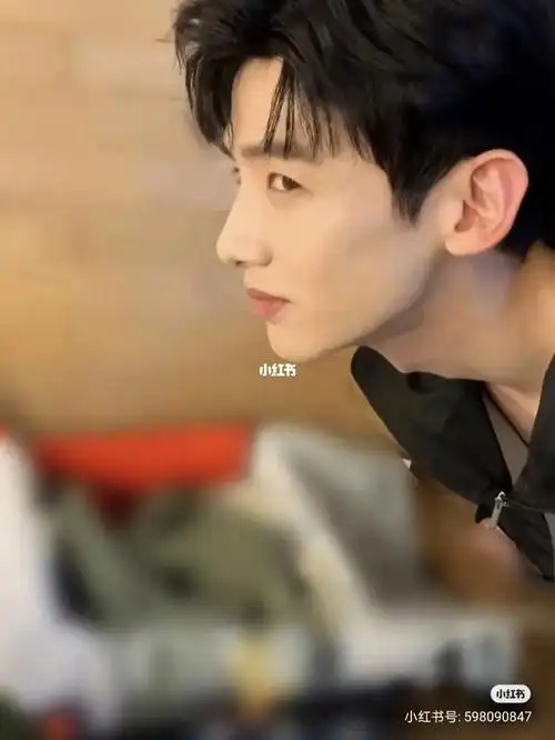 白敬亭生日快乐永远十八岁