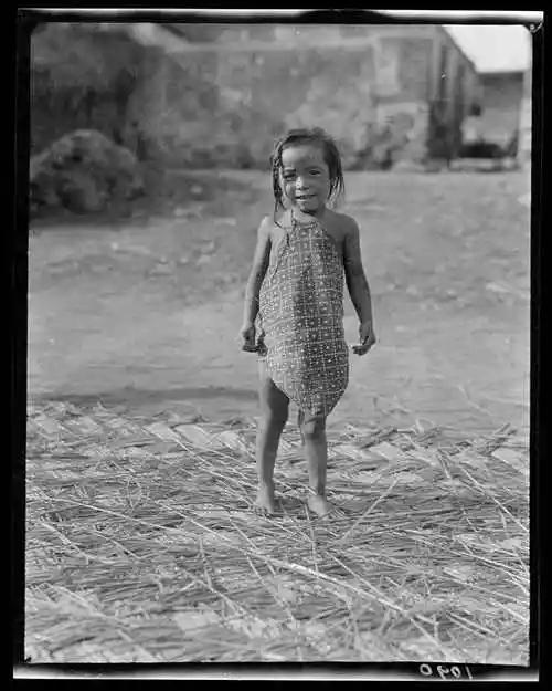 河北北戴河肚兜的女童 - 历史照片 - 老照片修复—41图片修复中心