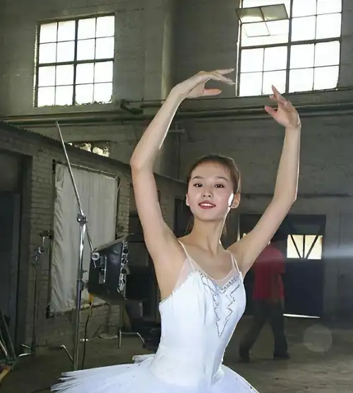 "娱乐圈最干净的女明星"刘诗诗:不争不抢,嫁给大17岁的吴奇隆_时候