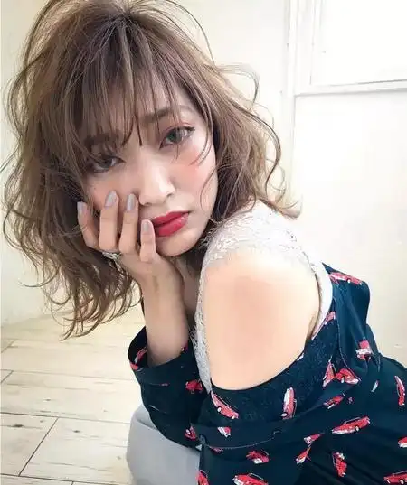 大饼脸做什么发型好看(大饼脸最适合的刘海发型) - 看百科