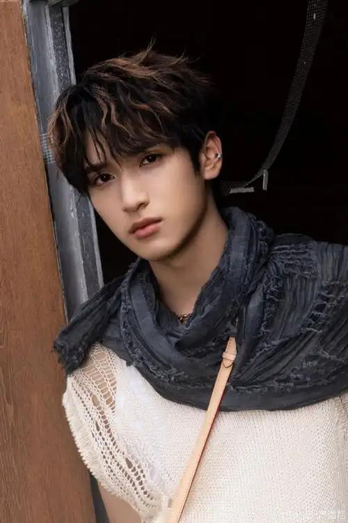 严浩翔神图##和严浩翔一起拥抱春天##凝聚v力量