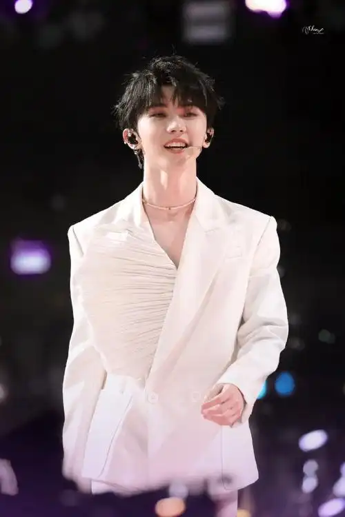 马嘉祺叁重楼暨出道四周年演唱会