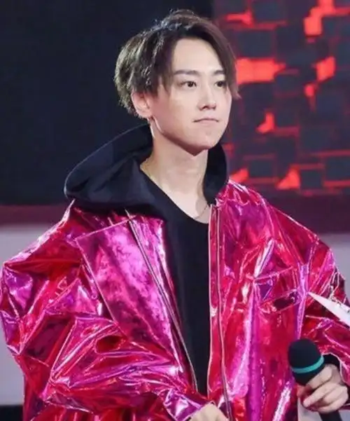 快乐男声冠军魏巡被指谎报年龄还欠债但李健依旧宠他