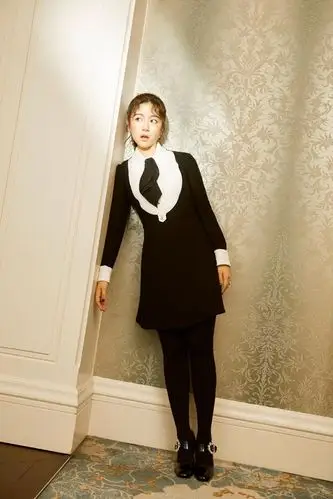 19岁李兰迪又胖了脸那么圆还穿紫色高跟鞋瞬间变得老气了