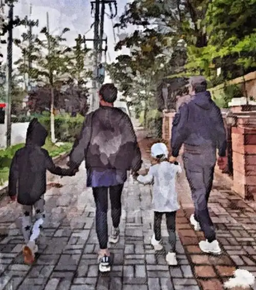 靳东的母亲是谁靳东老婆晒一家四口牵手照靳东的母亲是谁