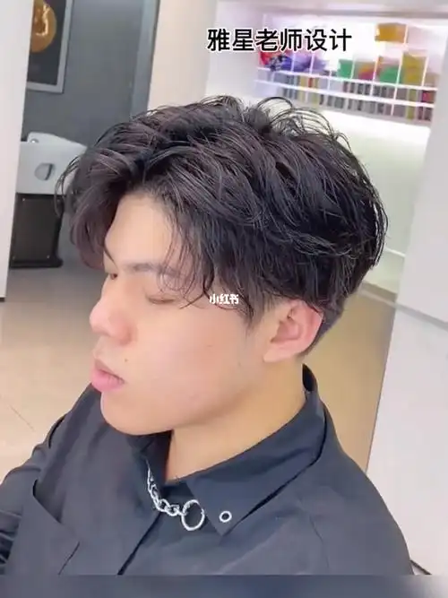 夏季男生新款发型自然四六分