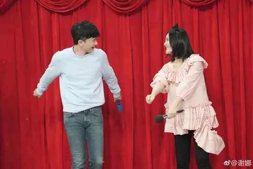 谢娜张杰再度同台大秀恩爱你们喜欢吗
