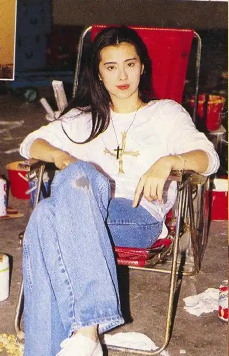 跟着港星学穿搭,女神王祖贤90年代穿搭考古,复古潮流又不过时_时尚