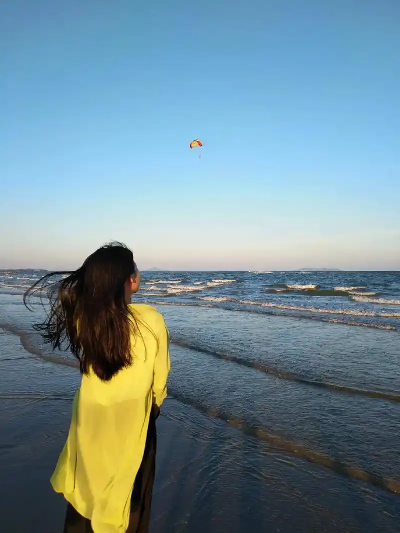 旅行 #海边随拍 #背影 #美 - 抖音