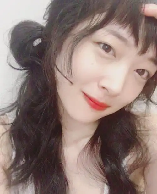 20160729崔雪莉sulli更新ins 自拍