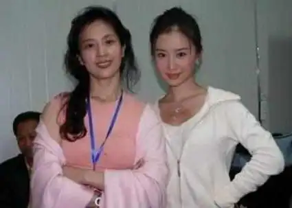 为什么说刘亦菲全家最丑?看到他家人后,网友是真的信了