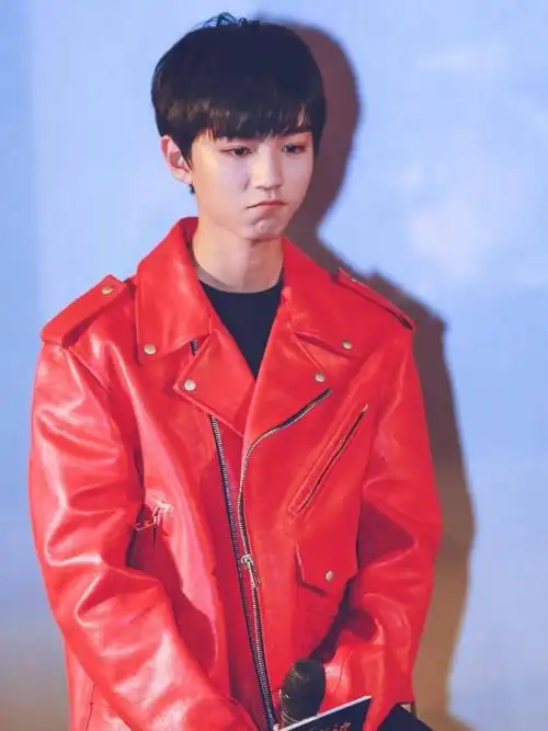 王俊凯嘟嘟嘴照片每一张都超级萌记得收藏哦