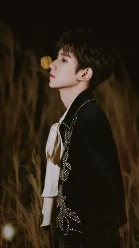 王源壁纸:你身上有一种特别的魅力,让我特别的着迷