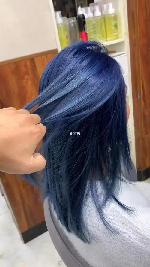 潮色雾霾蓝色微潮色染发显白发色