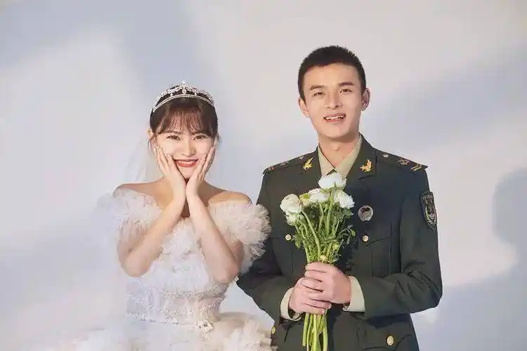 这12对军人的结婚照,都太好看!_登记_工作_陆军