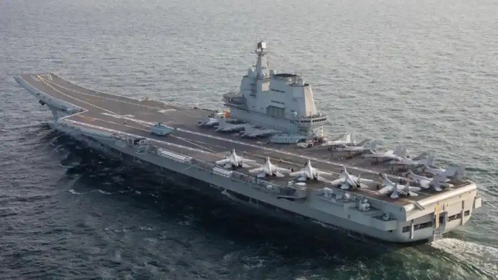 山东舰航母编队首次成体 - 抖音