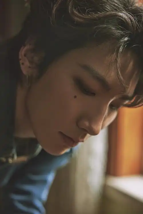 王广允超话快来发帖宠粉#2023不断更#  《mmingpr》杂志封面人物70