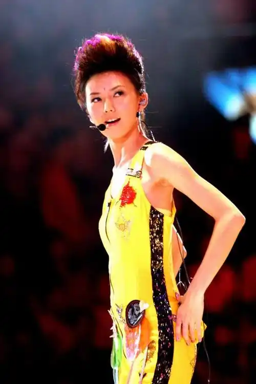 图文:小天后孙燕姿北京演唱会精彩纷呈(10)